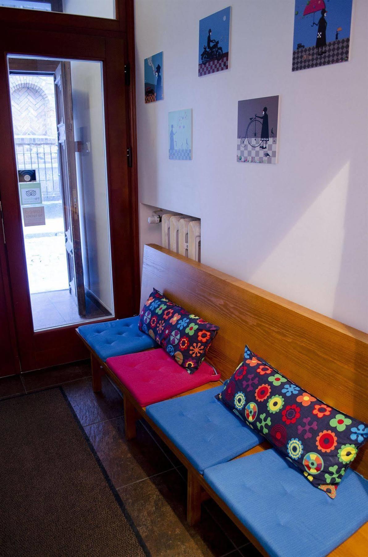 Red Nose Hostel With Self-Check In Riga Exterior photo
