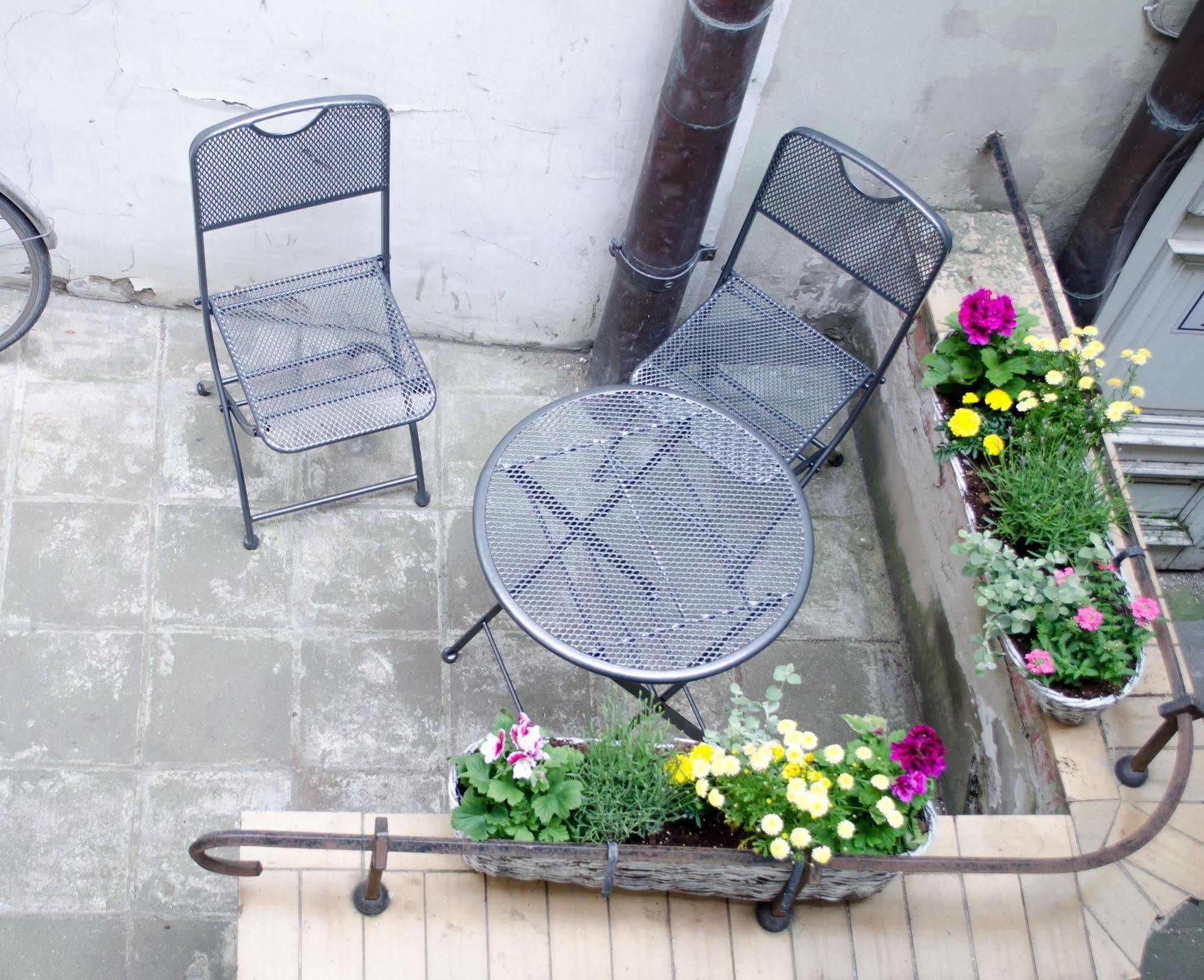 Red Nose Hostel With Self-Check In Riga Exterior photo